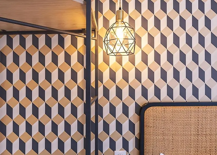 Western Aramis Saint Germain